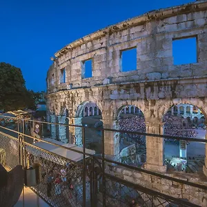 Arena & Seaview Luxurious , Pula Croatia